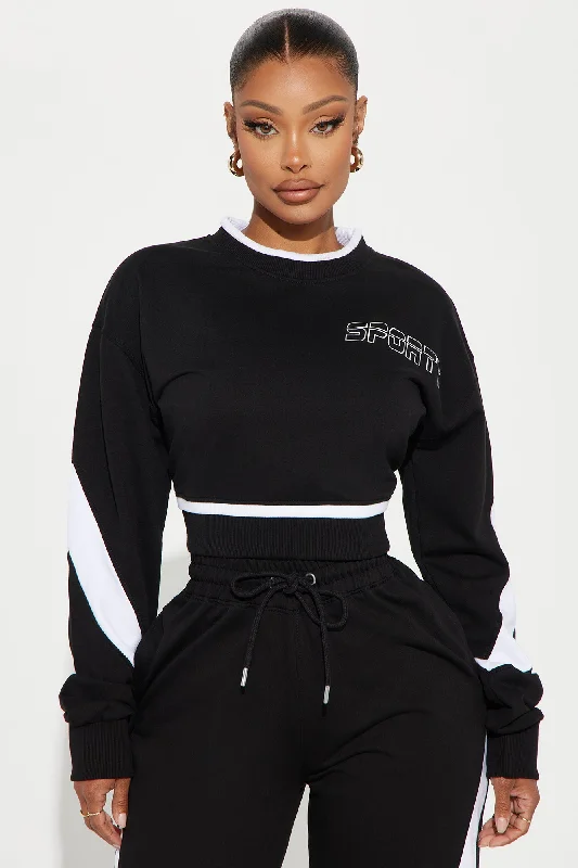 Sporty And Flirty Cropped Sweatshirt - Black/White