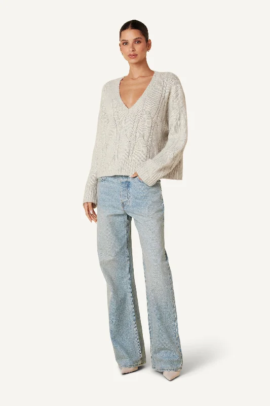 KOA CASHMERE CABLE KNIT V-NECK SWEATER | BLIZZARD